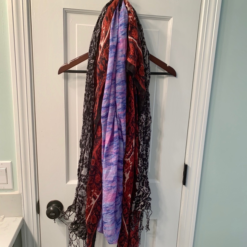 Set of THREE flowy scarves!